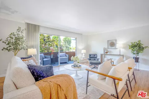 818 S Lucerne Blvd #205, Los Angeles, CA 90005