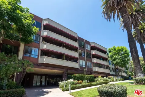 1745 Camino Palmero St #106, Los Angeles, CA 90046