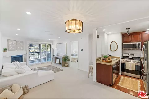 5545 Canoga Ave #206, Woodland Hills, CA 91367