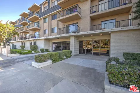 12400 Montecito Rd #403, Seal Beach, CA 90740