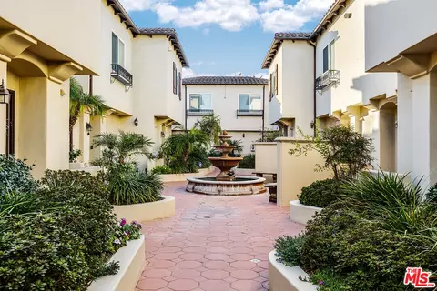 5753 White Oak Ave #7, Encino, CA 91316