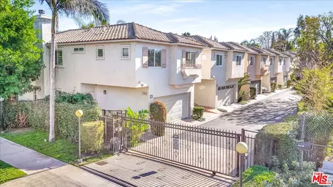 18806 Hatteras St #101, Tarzana, CA 91356