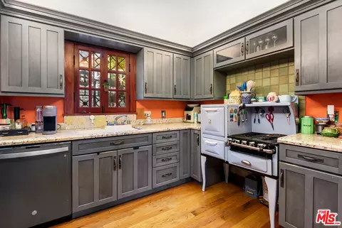 6610 Padre Ter, Los Angeles, CA 90068