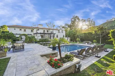 23255 Mariposa De Oro St, Malibu, CA 90265