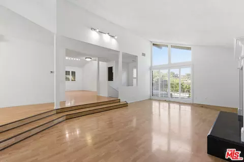 3334 Oak Glen Dr, Los Angeles, CA 90068