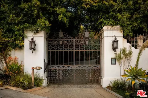 2400 Inverness Ave, Los Angeles, CA 90027