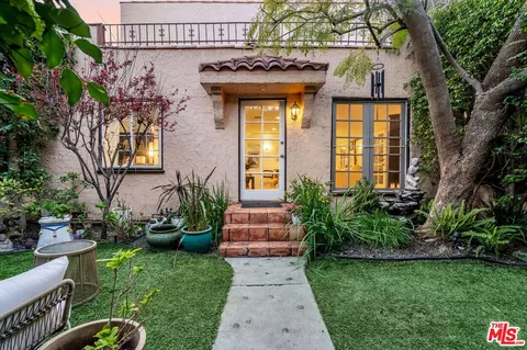 837 Westmount Dr, West Hollywood, CA 90069