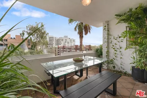 7309 E Franklin Ave #404, Los Angeles, CA 90046