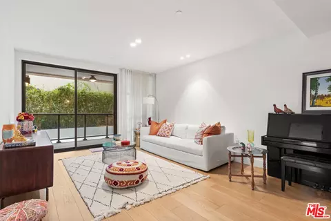 10777 Wilshire Blvd #201, Los Angeles, CA 90024