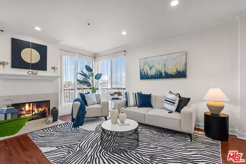6938 Laurel Canyon Blvd #302, North Hollywood, CA 91605