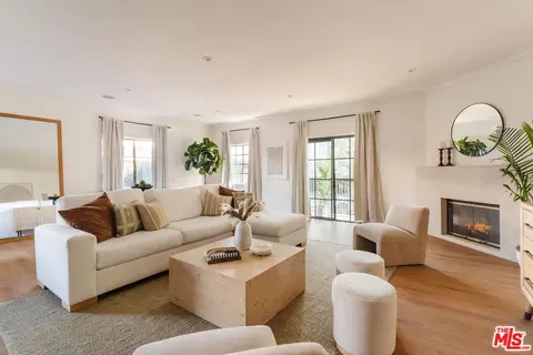 11737 Darlington Ave #202, Los Angeles, CA 90049