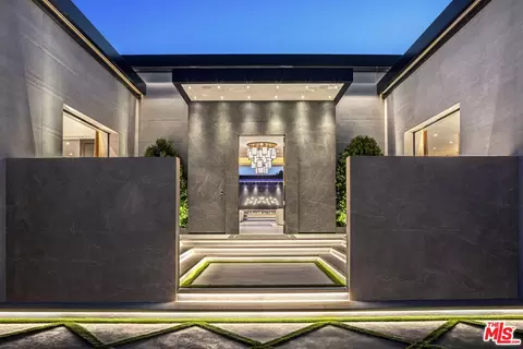 145 N Mapleton Dr, Los Angeles, CA 90077