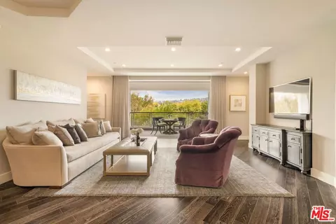 460 N Palm Dr #403, Beverly Hills, CA 90210