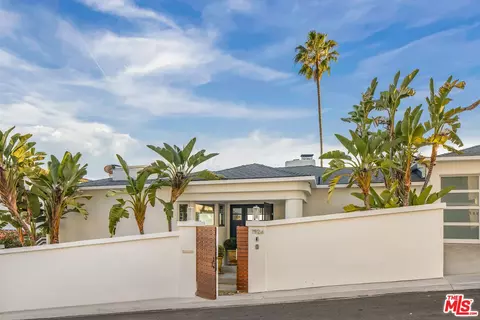 7924 Hillside Ave, Los Angeles, CA 90046