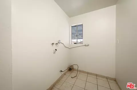 1040 Iris St, Wasco, CA 93280 photo 8