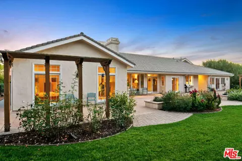 Exterior - 525 Valley Vista Dr, Camarillo, CA 93010 photo 6 of 22