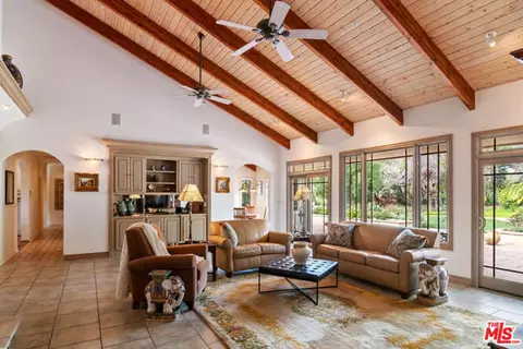 Living - 525 Valley Vista Dr, Camarillo, CA 93010 photo 3 of 6