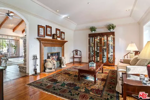 Living - 525 Valley Vista Dr, Camarillo, CA 93010 photo 5 of 6