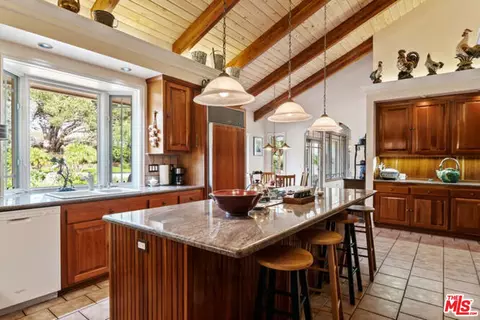 Kitchen - 525 Valley Vista Dr, Camarillo, CA 93010 photo 3 of 3