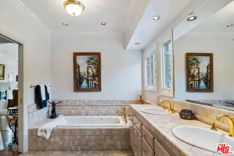 Bath - 525 Valley Vista Dr, Camarillo, CA 93010 photo 3 of 8