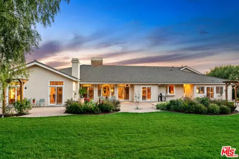 Exterior - 525 Valley Vista Dr, Camarillo, CA 93010 photo 5 of 22