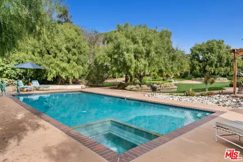 Exterior - 525 Valley Vista Dr, Camarillo, CA 93010 photo 15 of 22