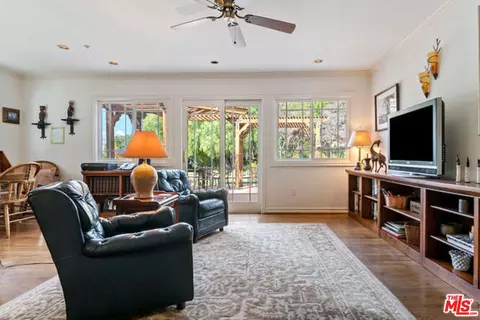 Living - 525 Valley Vista Dr, Camarillo, CA 93010 photo 6 of 6