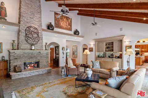 Living - 525 Valley Vista Dr, Camarillo, CA 93010 photo 2 of 6