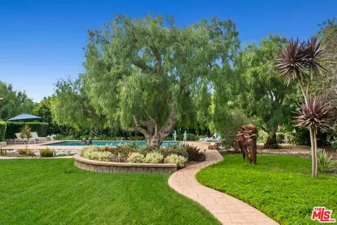 Exterior - 525 Valley Vista Dr, Camarillo, CA 93010 photo 18 of 22