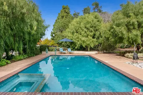 Exterior - 525 Valley Vista Dr, Camarillo, CA 93010 photo 16 of 22