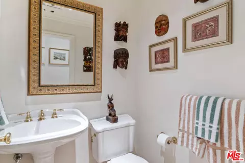 Bath - 525 Valley Vista Dr, Camarillo, CA 93010 photo 8 of 8