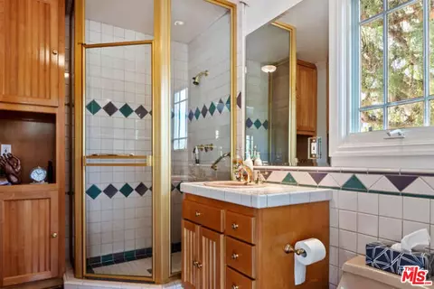 Bath - 525 Valley Vista Dr, Camarillo, CA 93010 photo 1 of 8