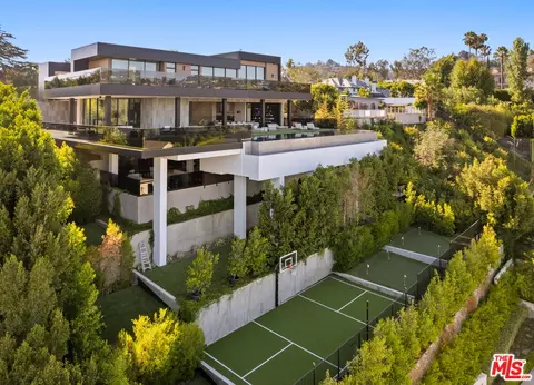 1140 Summit Dr, Beverly Hills, CA 90210