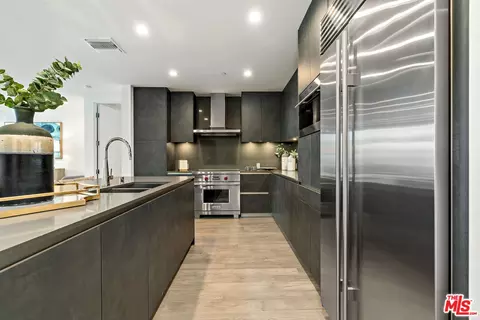 728 N Sweetzer Ave #208, West Hollywood, CA 90069