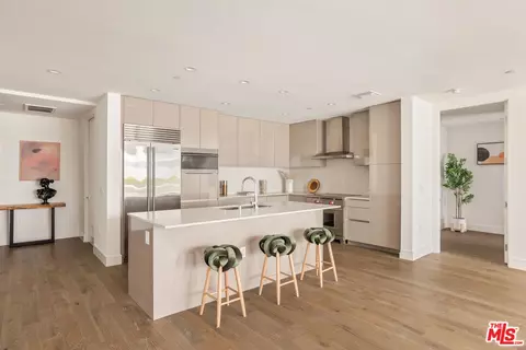 728 N Sweetzer Ave #208, West Hollywood, CA 90069