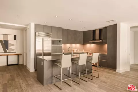 728 N Sweetzer Ave #208, West Hollywood, CA 90069