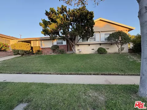 10618 S 8th Pl, Inglewood, CA 90303