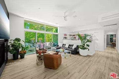 1250 N Harper Ave #401, West Hollywood, CA 90046