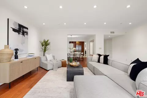 11749 Goshen Ave #301, Los Angeles, CA 90049
