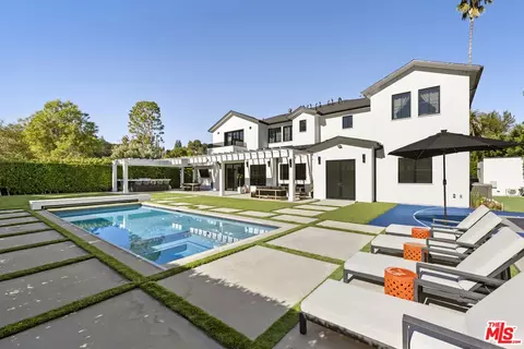 16866 Mooncrest Dr, Encino, CA 91436