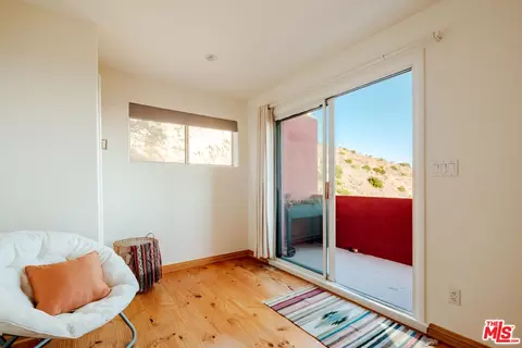 Bedroom - 3029 Sequit Dr, Malibu, CA 90265 photo 4 of 6