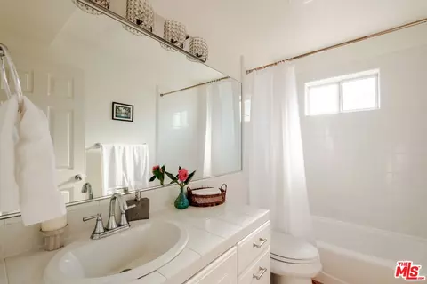 Bath - 3029 Sequit Dr, Malibu, CA 90265 photo 3 of 4