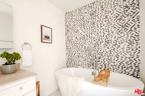 Bath - 3029 Sequit Dr, Malibu, CA 90265 photo 1 of 4