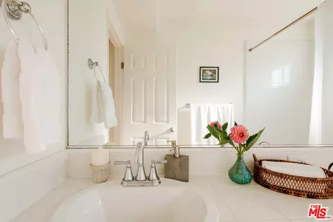 Bath - 3029 Sequit Dr, Malibu, CA 90265 photo 4 of 4