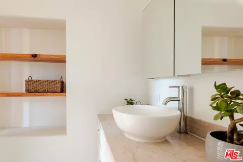 Bath - 3029 Sequit Dr, Malibu, CA 90265 photo 2 of 4