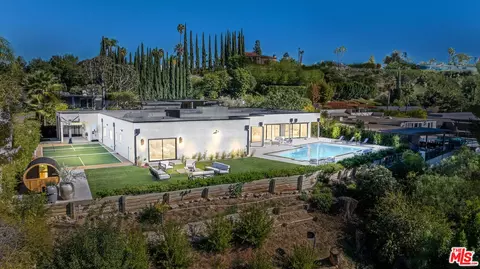 17969 Medley Dr, Encino, CA 91316