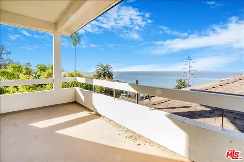 321 N Las Casas Ave, Pacific Palisades, CA 90272