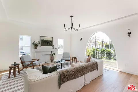 1570 S Hayworth Ave, Los Angeles, CA 90035
