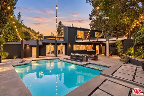 3239 Ledgewood Dr, Los Angeles, CA 90068