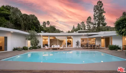 1121 Loma Vista Dr, Beverly Hills, CA 90210